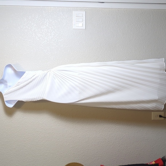 Forever 21 white pleated side cut out one shoulder maxi dress - Picture 16 of 16